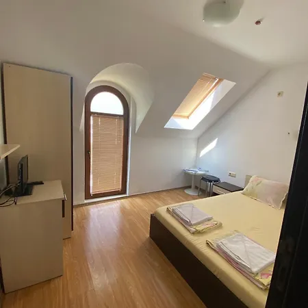 Casa de hóspedes деневи