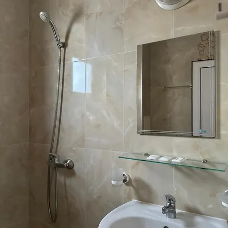 деневи 招待所 2*